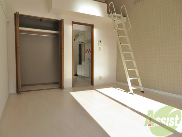 居室・リビング　陽の光が差し込む明るいお部屋は気持がいいですね～