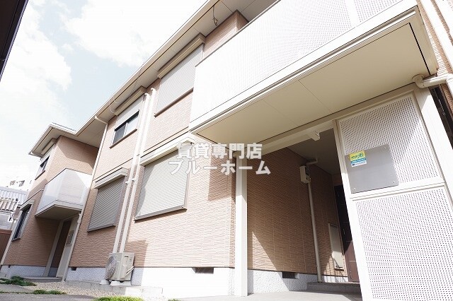 建物外観　軽量鉄骨造2階建てのキレイな物件！