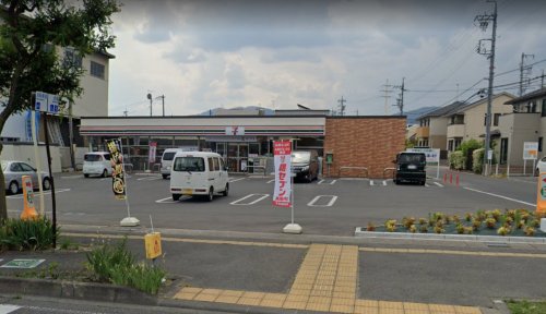 コンビニ　セブンイレブン 長野吉田5丁目店（コンビニ）まで300m