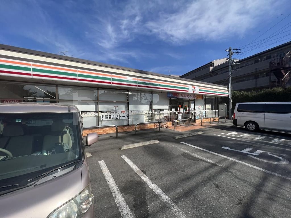 コンビニ　セブンイレブンさいたま櫛引町1丁目南店（コンビニ）まで350m
