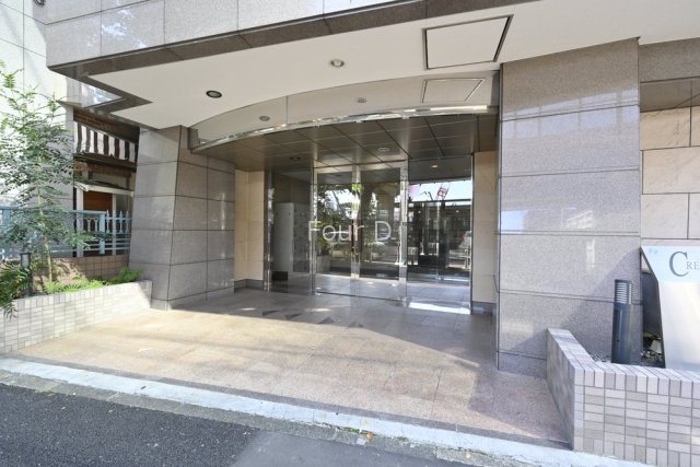 エントランス　★《見学予約受け付け中》最寄駅から徒歩2分！3路線2駅利用★