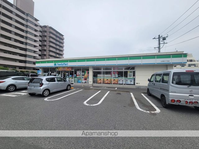 コンビニ　ファミリーマート広本町三丁目店（コンビニ）まで731m
