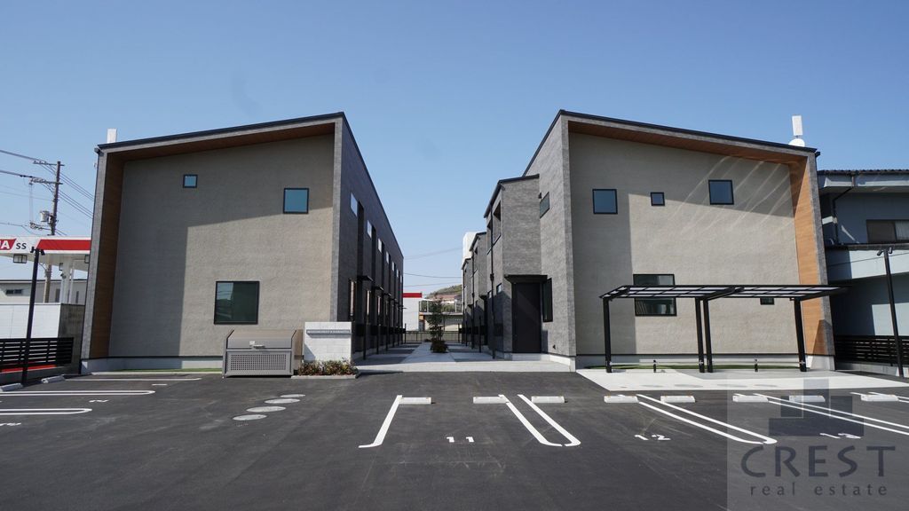 建物外観　駐車場