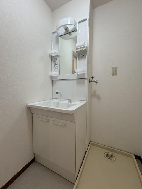 洗面設備　写真は別の部屋のものです。
