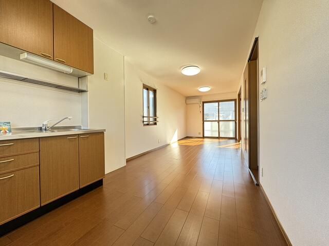 居室・リビング　写真は別の部屋のものです。