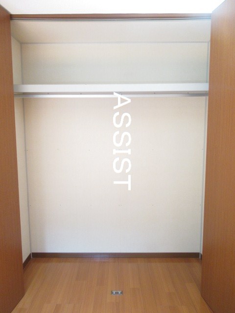 収納　写真：設備同仕様の別物件です