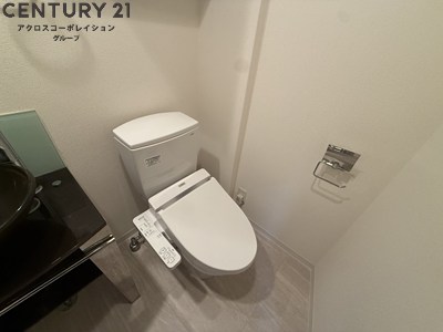 トイレ　温水洗浄便座付きのトイレです♪