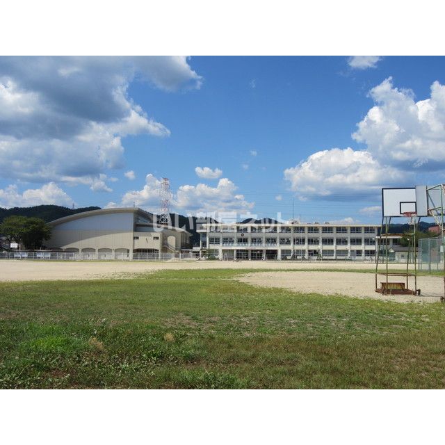 中学校　川辺町立川辺中学校（中学校）まで1031m