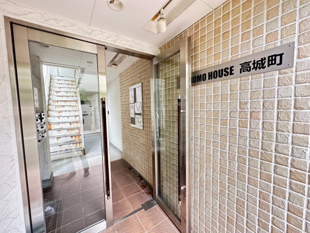 エントランス　詳細は、RISUMO江坂本店までお問合せください♪