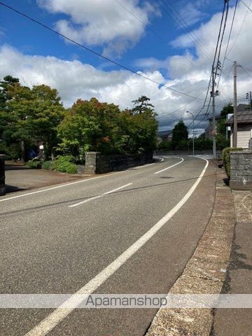 その他　前面道路（その他）まで0m