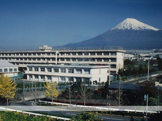 中学校　岳陽中学校（中学校）まで845m