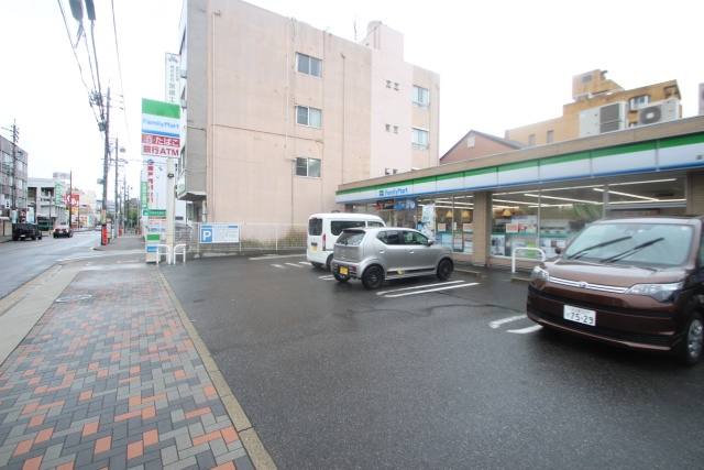コンビニ　ファミリーマート 森下駅前店（コンビニ）まで204m