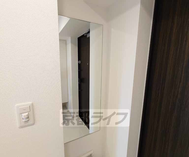 その他設備　お出かけ前に全身を身だしなみをチェックできます。