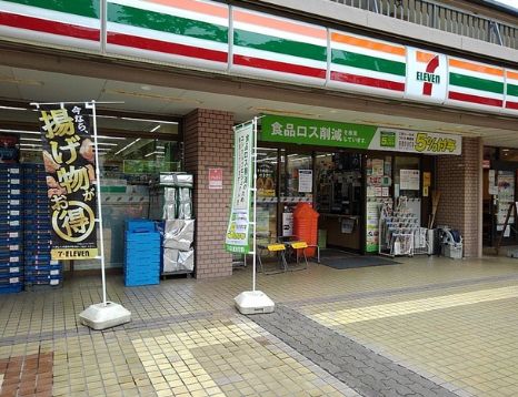 コンビニ　セブンイレブン品川西大井駅前店（コンビニ）まで229m
