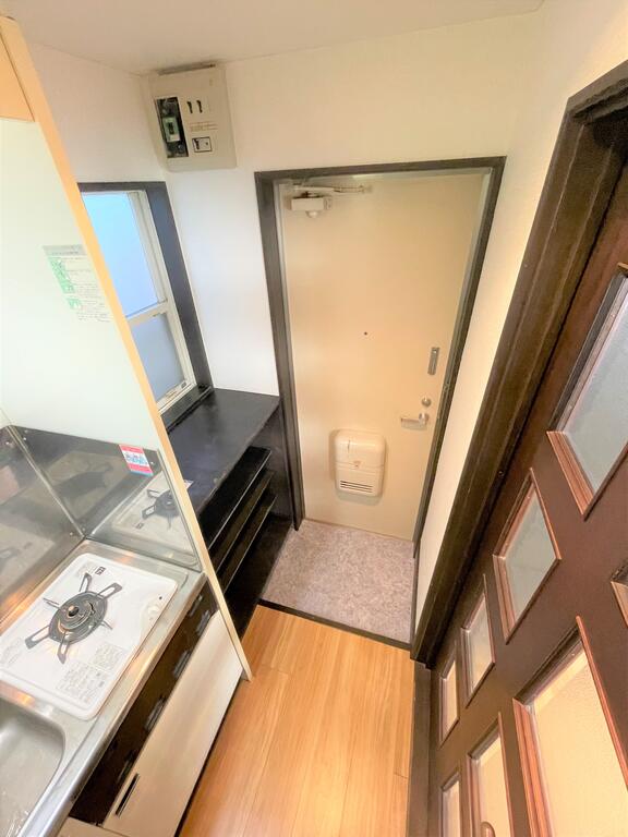 東急田園都市線 三軒茶屋駅 徒歩11分 2階建 築38年の玄関写真