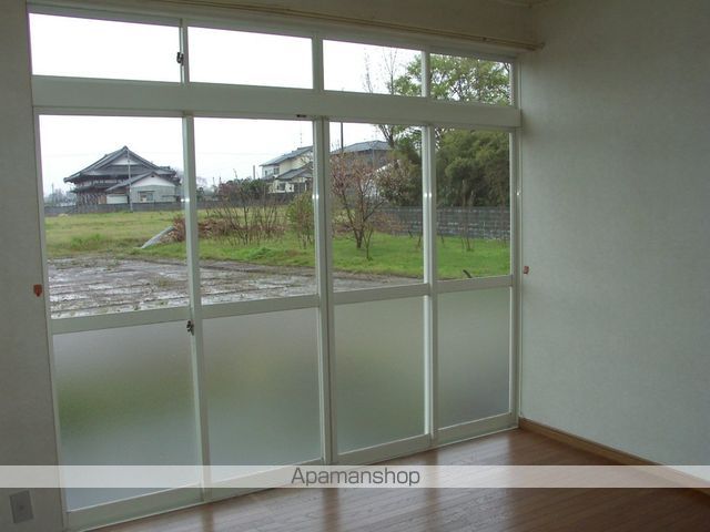 メゾンKSK No.3の居間写真