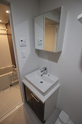 洗面設備　内見詳細等お問い合わせは《TEL03-5227-8881》ま
