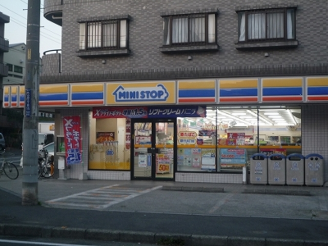 コンビニ　ミニストップ和光中央店（コンビニ）まで582m
