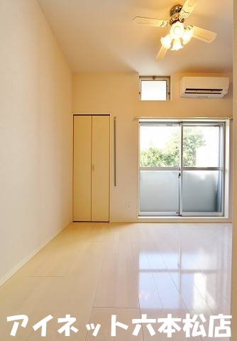 その他部屋・スペース　同タイプ別部屋。シーリングファンライトがワンポイント