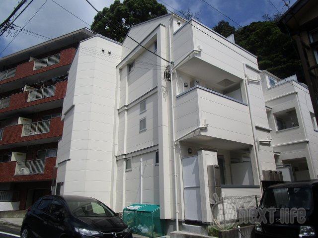 ロワール鶴見花月園前の外観写真