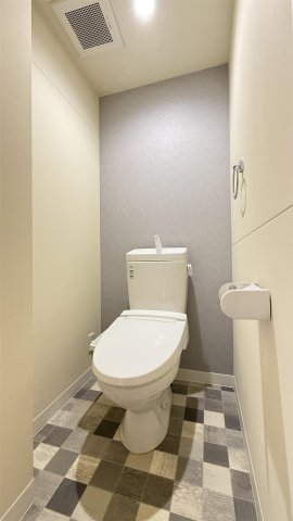 トイレ　快適な温水洗浄便座トイレです