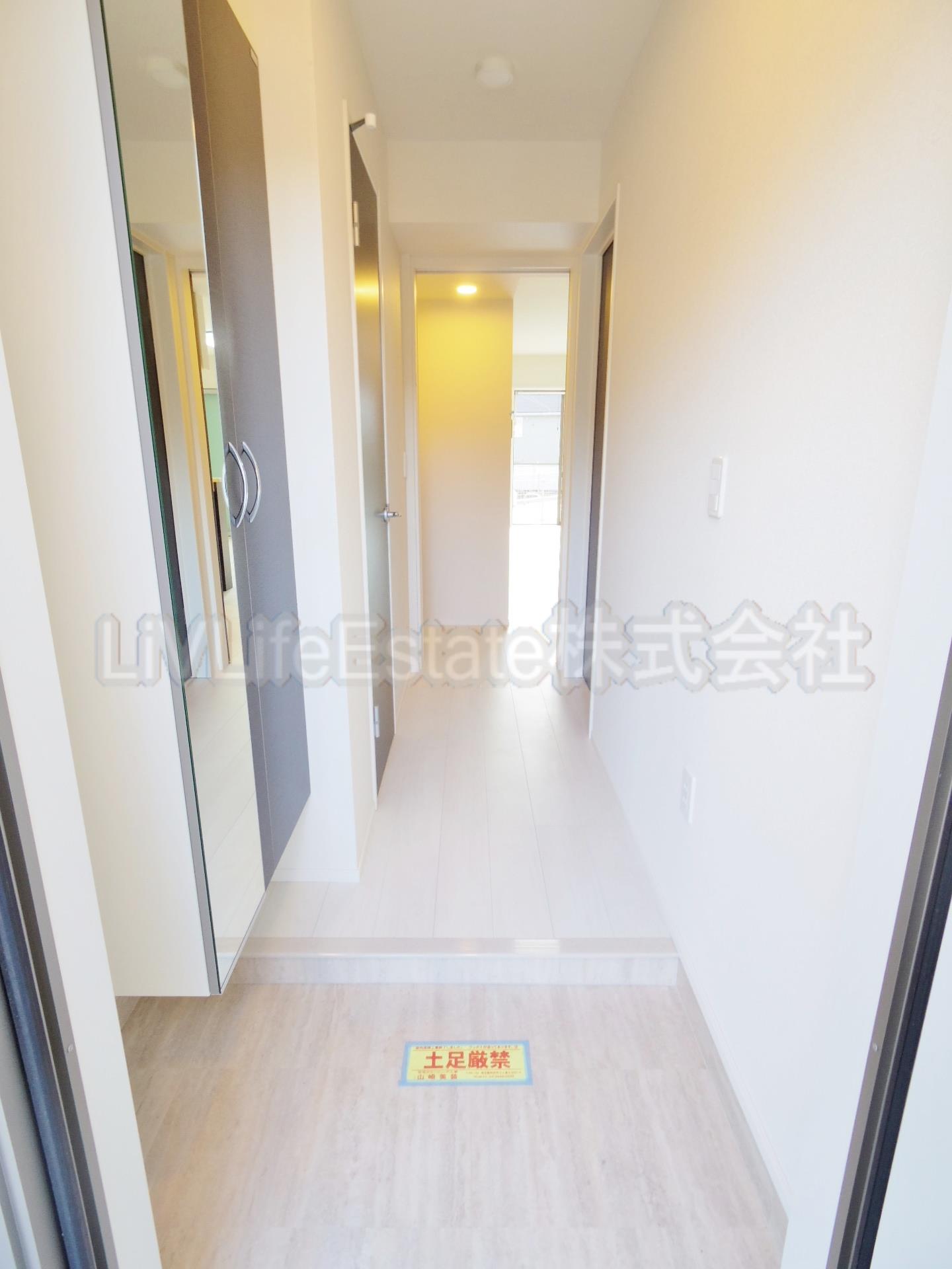 ヴェネチアン 旧東大和市蔵丁目新築アパートの玄関写真