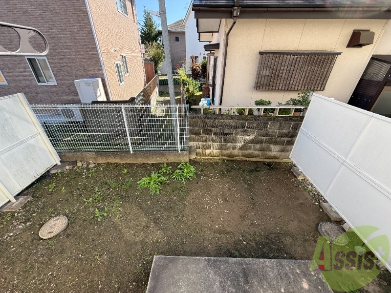 バルコニー　専用の庭の写真です。うまく使えそうですね。