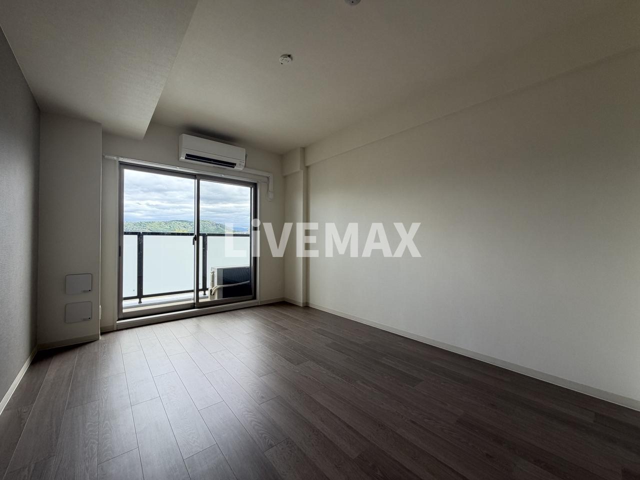 居室・リビング　※反転タイプのお部屋です。