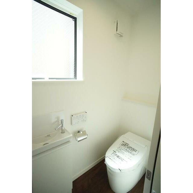 高輪台戸建てのトイレ写真