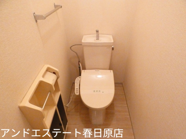 西鉄天神大牟田線 春日原駅 徒歩9分 2階建 築33年のトイレ写真