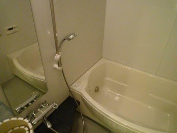 バス・シャワールーム　追い焚き機能、浴室乾燥機付きバス。