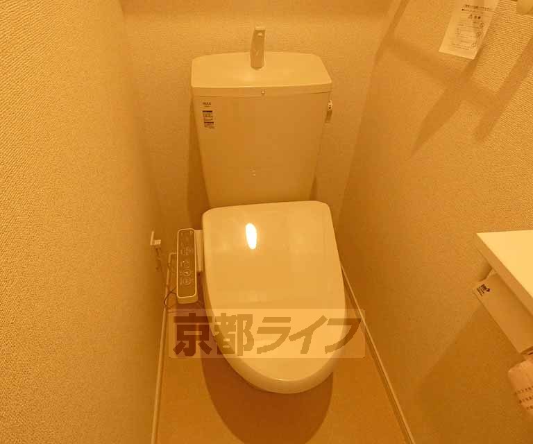 トイレ　ウォシュレット付きです・