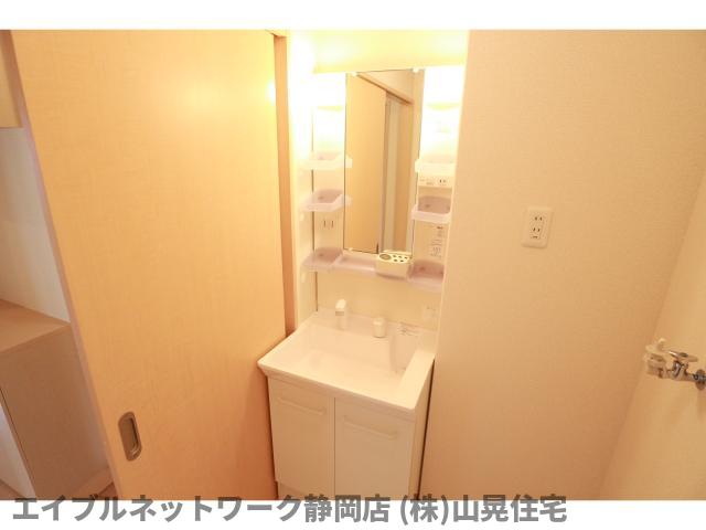 洗面設備　忙しい朝には欠かせない洗面所です
