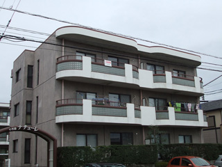 静岡市葵区竜南のマンションの建物外観