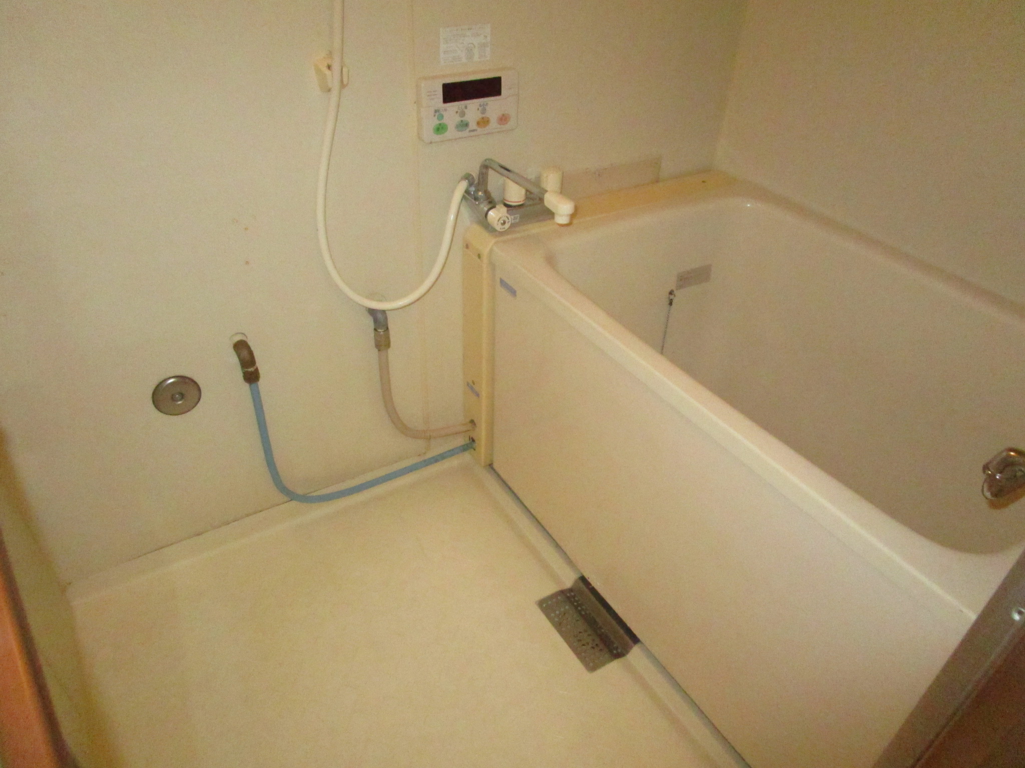 バス・シャワールーム　経済的な追い焚き機能が付いたお風呂です！