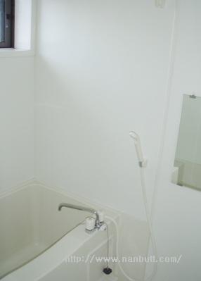 バス・シャワールーム　換気に嬉しい窓付きバス