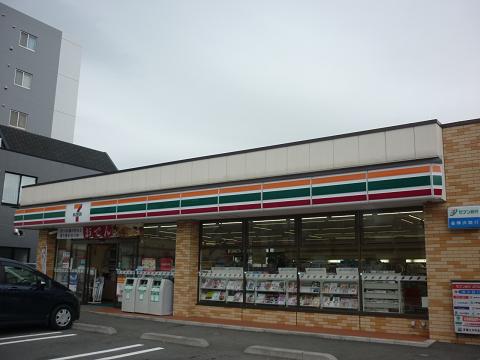 コンビニ　セブンイレブン港北サウスウッド店（コンビニ）まで627m