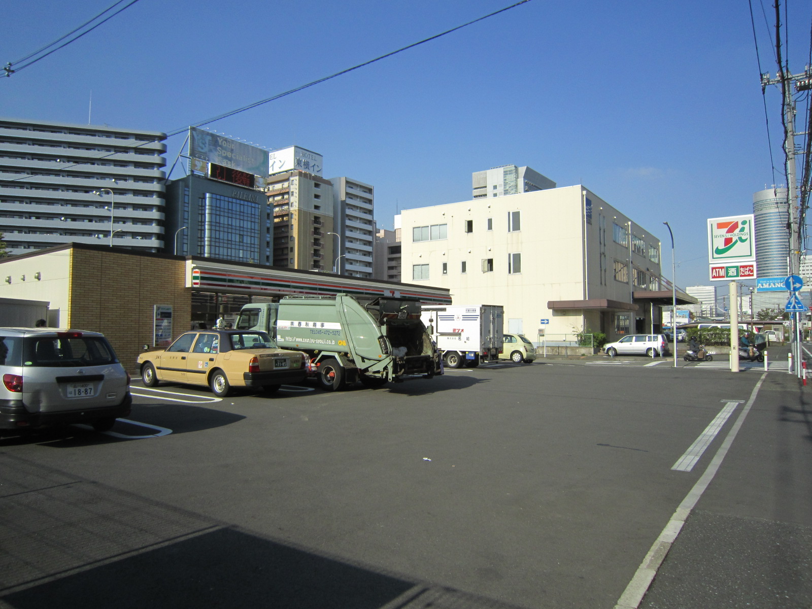 コンビニ　セブンイレブン新横浜１丁目店（コンビニ）まで200m