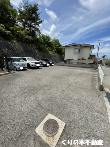 【フローレス志々満ヶ丘の駐車場】