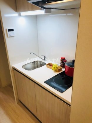 キッチン　※階数によって内装の色が異なります