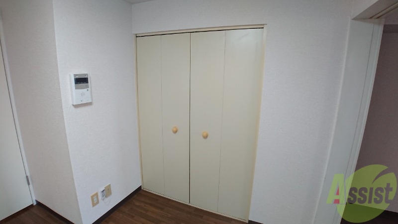 収納　寝室の収納です。部屋がすっきり片付きます。