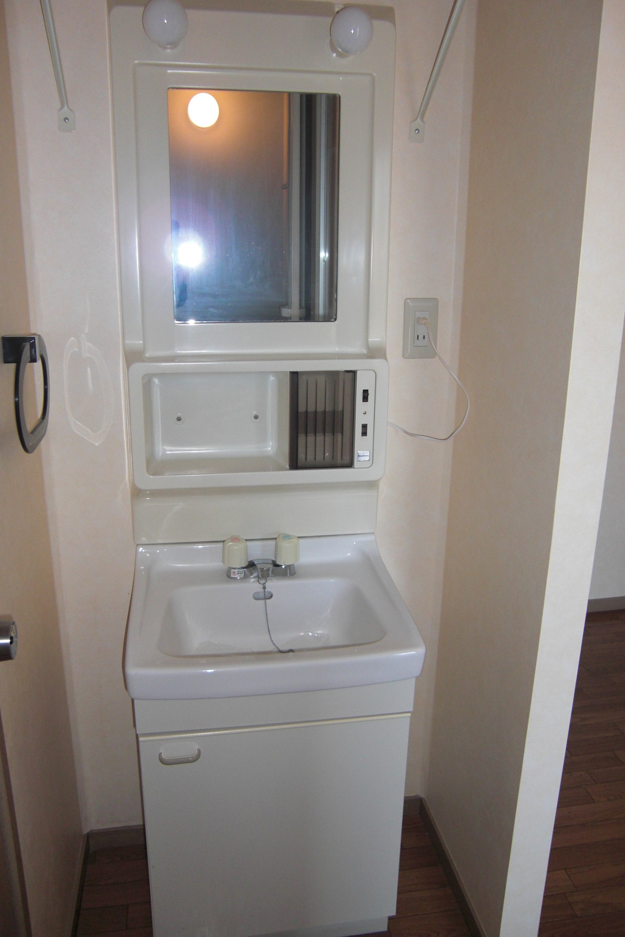 洗面設備　独立型洗面台です！忙しい朝に便利です☆