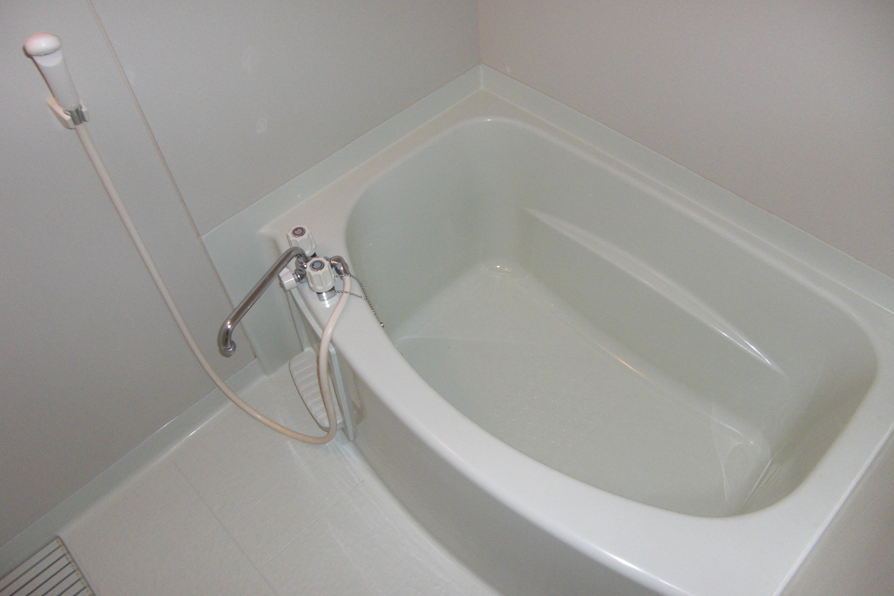 バス・シャワールーム　追い炊き機能付きです。経済的ですね！