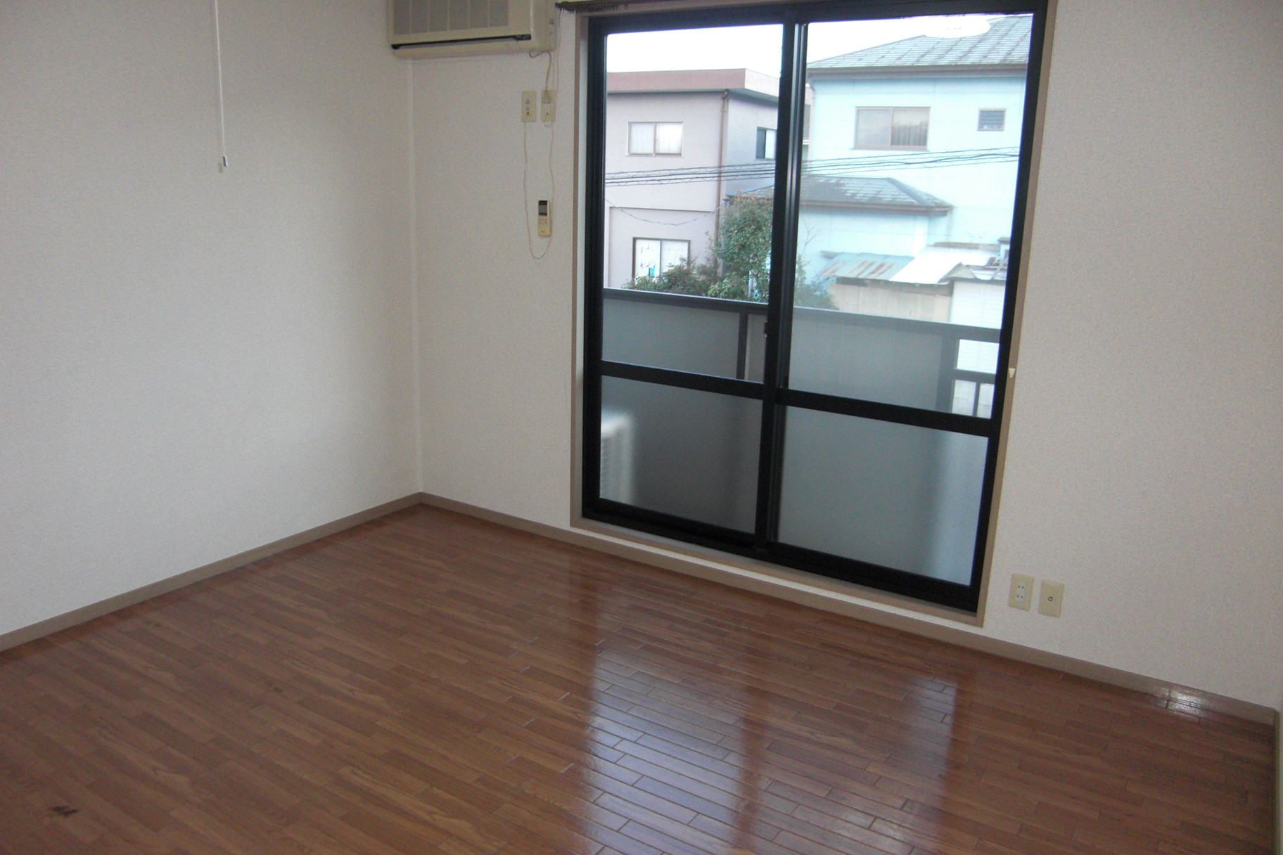 居室・リビング　広さ8帖！南向きで日当たり良好です☆