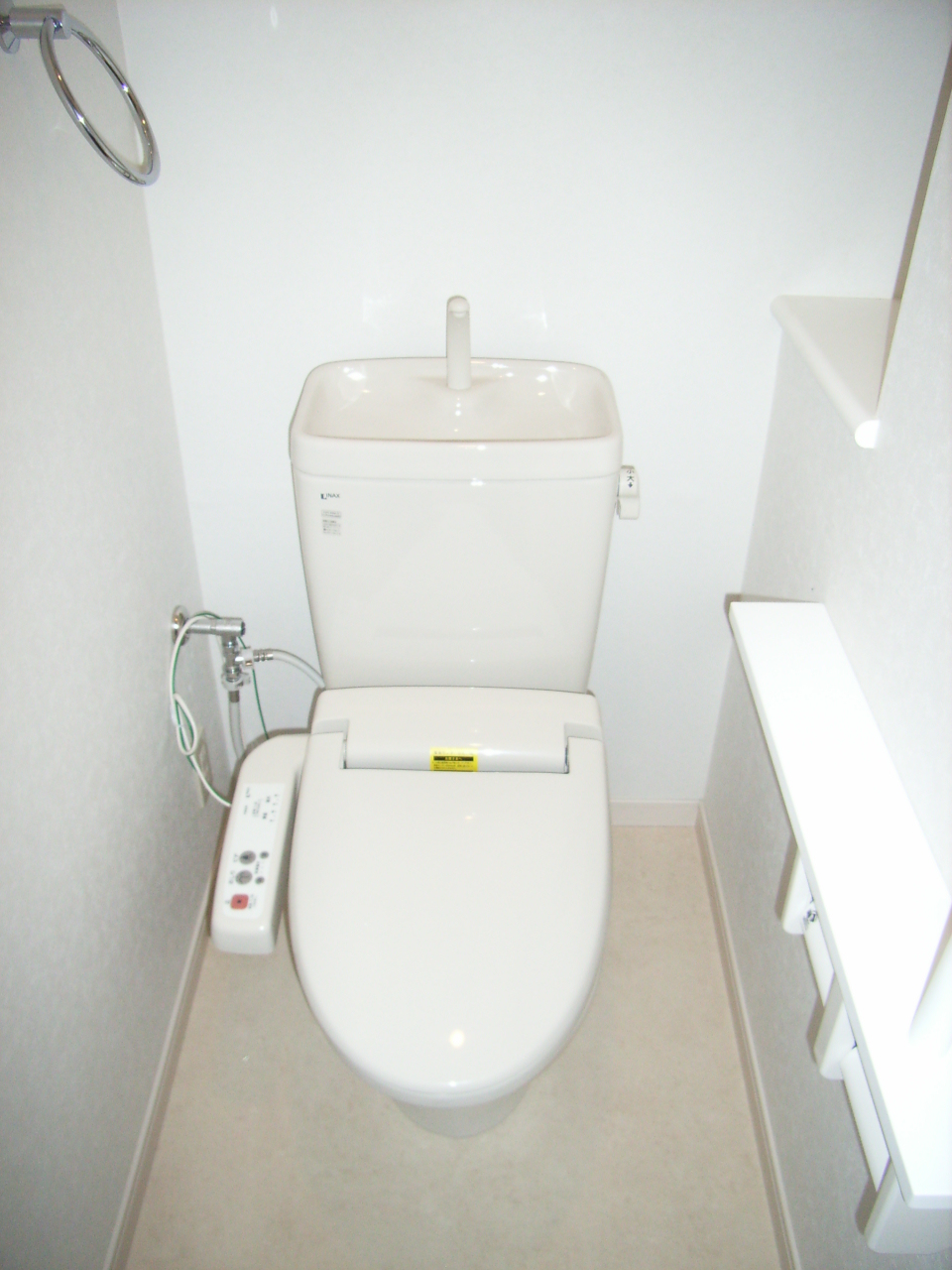 トイレ　洗浄機能付き便座！