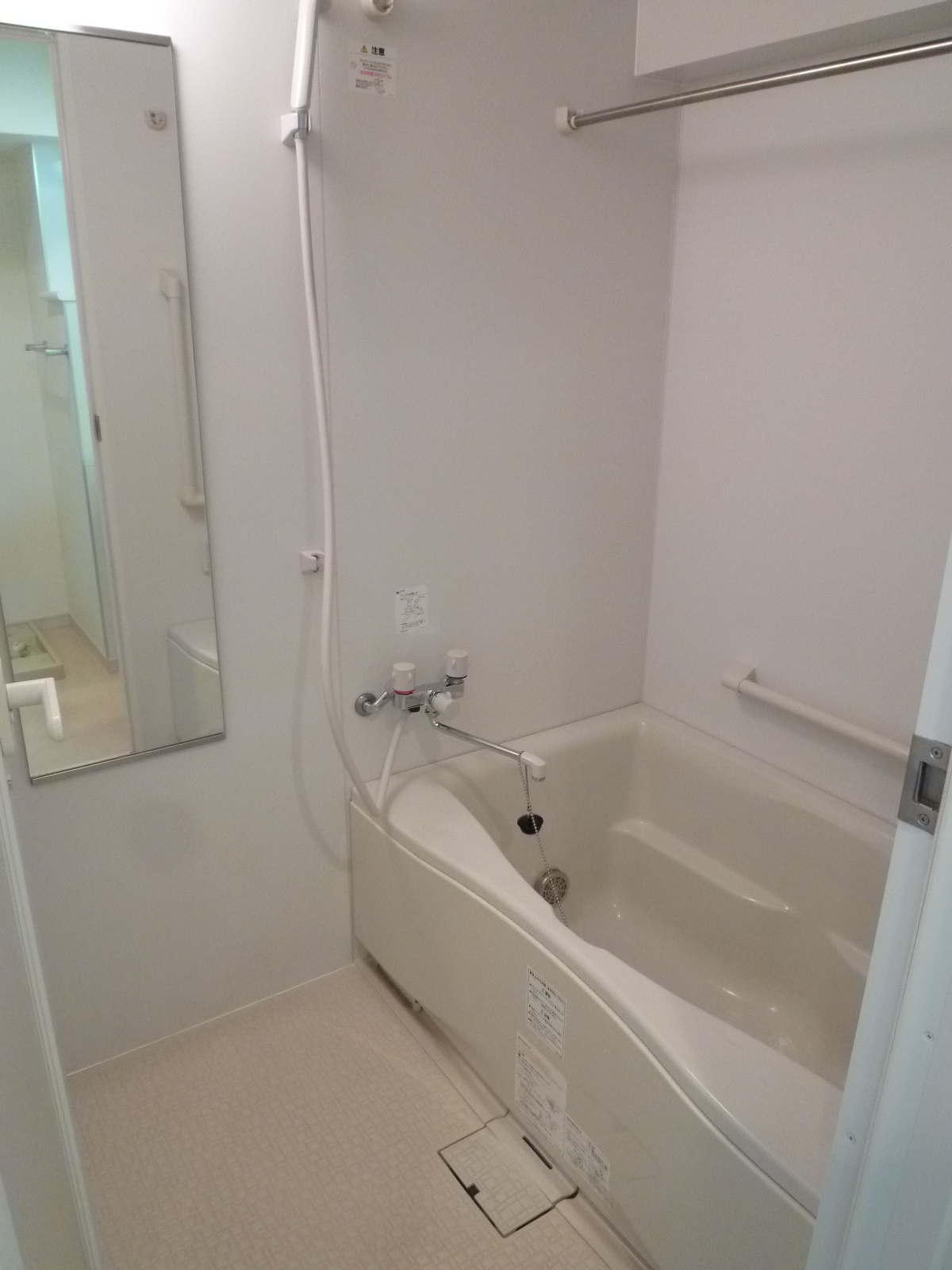 バス・シャワールーム　追い焚き可能給湯！　都市ガス！