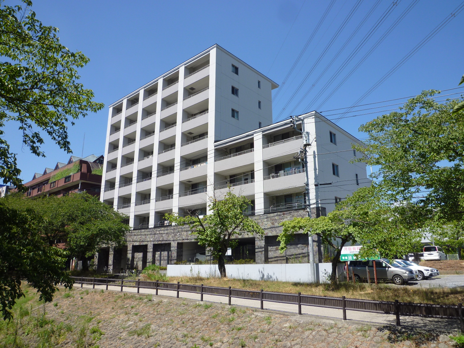 建物外観　管理：都市農住事業株式会社　0120-611-135