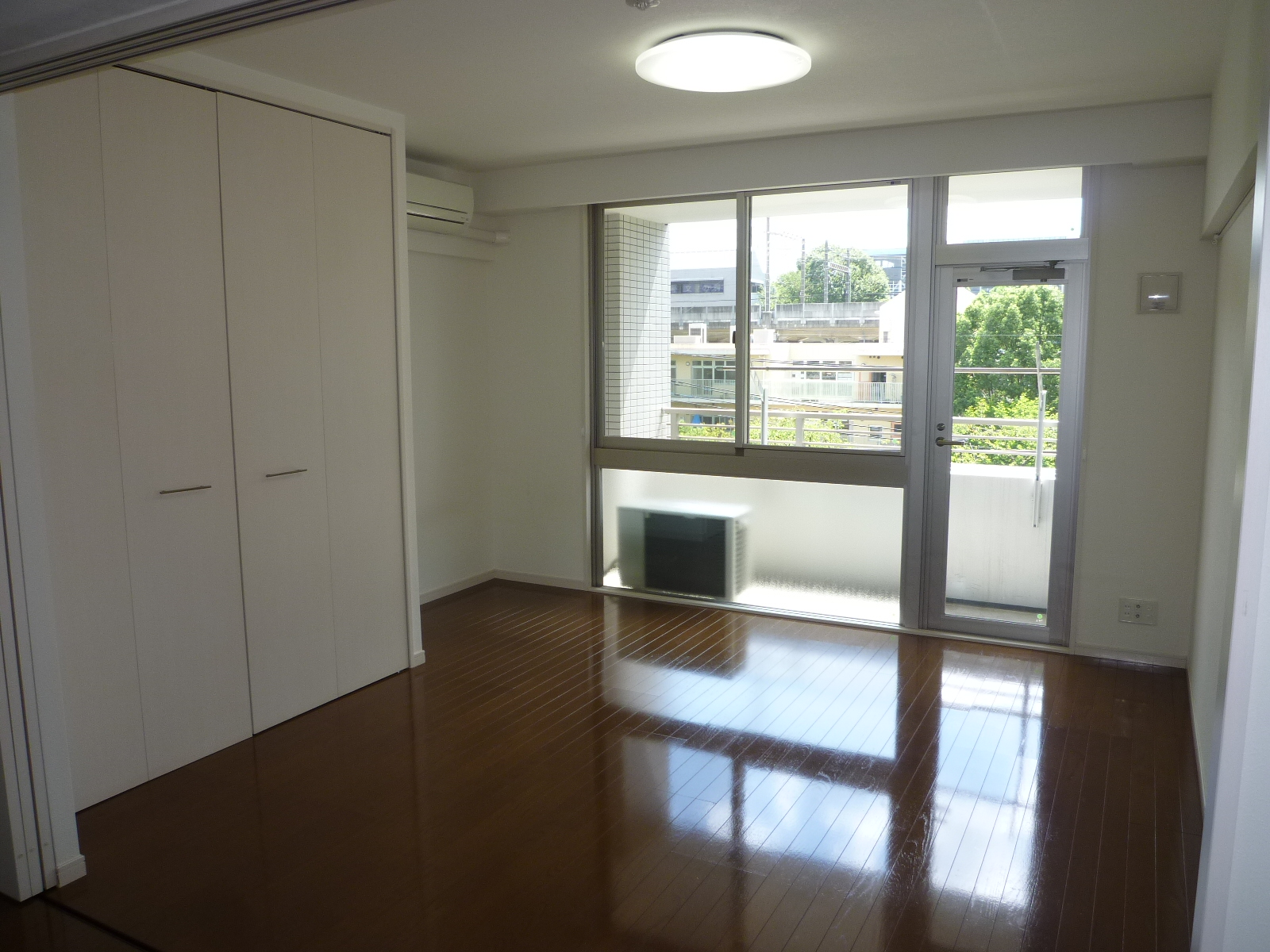 居室・リビング　洋室8帖　ＤＫ6.2帖　駅より徒歩３分の南向き高級賃貸！