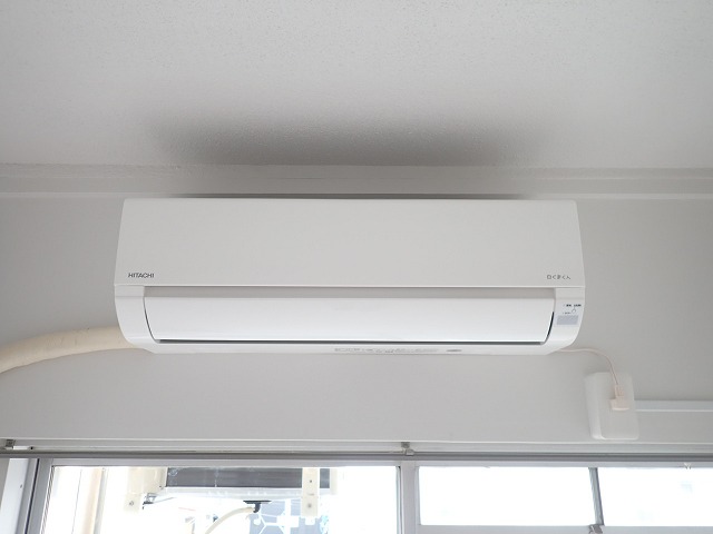 その他設備　洋室6帖にエアコン完備