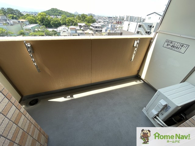 バルコニー　南向きで日当たり良好です。